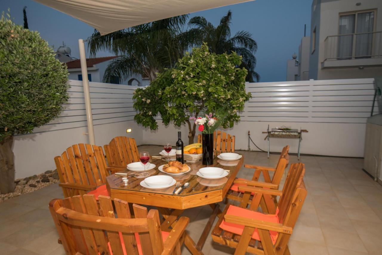 Villa Pomelo Protaras Buitenkant foto